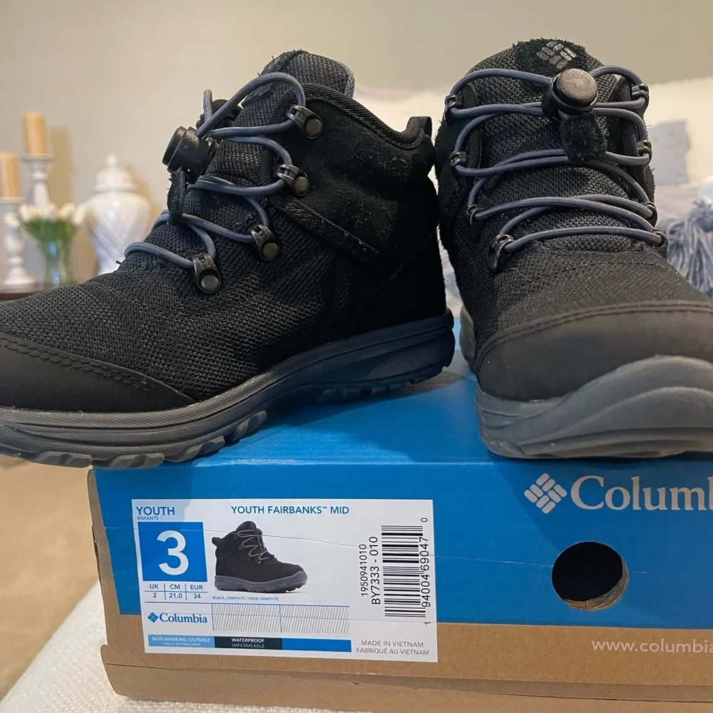 Columbia Youth Fairbanks Mid Black Graphite Boots